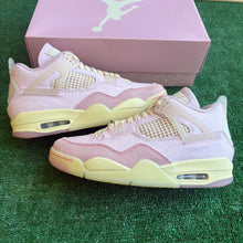 Load image into Gallery viewer, Jordan Iced Carmine 4s Size 11.5W/10M
