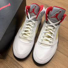 Load image into Gallery viewer, Jordan White Fire Red 5s Size 12
