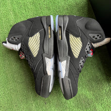 Load image into Gallery viewer, 2016 Jordan Metallic 5s Size 10.5
