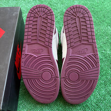 Load image into Gallery viewer, Jordan Bordeaux 1s Size 10.5
