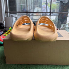 Load image into Gallery viewer, Yeezy 450 Slides Size 8
