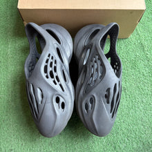 Load image into Gallery viewer, Yeezy Onyx Foam Runners Size 9
