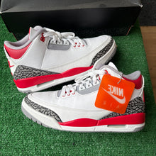 Load image into Gallery viewer, Jordan Fire Red 3s Size 8
