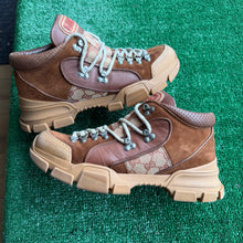 Load image into Gallery viewer, Gucci Flashtreks Size 8.5UK

