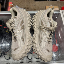 Load image into Gallery viewer, Balenciaga Defenders Size 43
