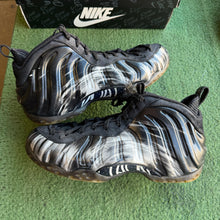 Load image into Gallery viewer, Nike Dream A World Black Foamposites Size 10.5
