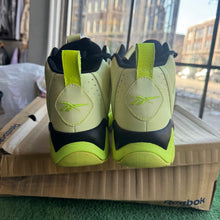 Load image into Gallery viewer, Reebok Kamikaze Size 10.5
