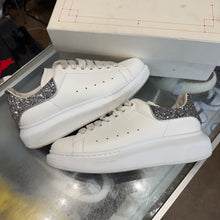 Load image into Gallery viewer, Alexander McQueen Oversized Size 38
