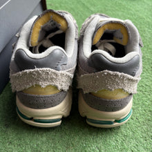 Load image into Gallery viewer, New Balance Protection Pack 2002Rs Size 6.5
