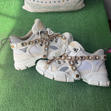 Load image into Gallery viewer, Gucci Flash Treks Size 39UK

