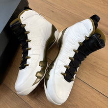Load image into Gallery viewer, Jordan Statue 9s Size 10
