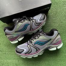 Load image into Gallery viewer, Saucony Winter Solstice ProGrid Triumph 4s Size 10.5
