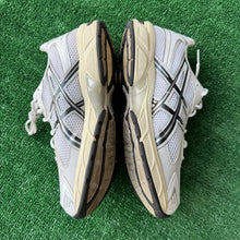 Load image into Gallery viewer, ASICS White Midnight Navy Gel-1130s Size 12
