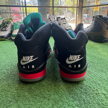 Load image into Gallery viewer, Jordan Top 3 5s Size 7Y
