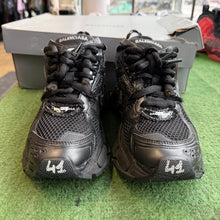 Load image into Gallery viewer, Balenciaga Runners Size 41

