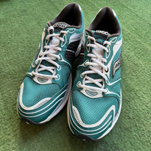 Load image into Gallery viewer, Saucony ProGrid Triumph 4s Size 11.5
