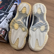 Load image into Gallery viewer, Jordan Jeter Low 11s Size 10.5
