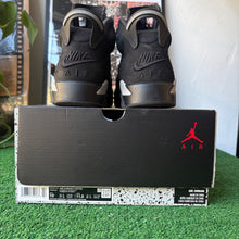 Load image into Gallery viewer, Jordan Cap and Gown 6s Size 10
