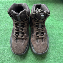 Load image into Gallery viewer, Yeezy DSRT Oil Boots Size 10.5
