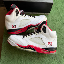 Load image into Gallery viewer, Jordan Fire Red 5s Size 11
