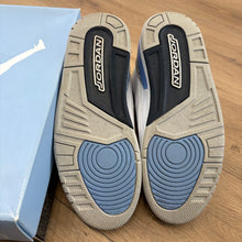 Load image into Gallery viewer, Jordan UNC 3s Size 9
