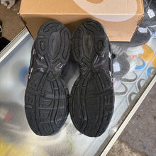 Load image into Gallery viewer, ASICS Black Pure Silver Gel-1130s Size 9.5
