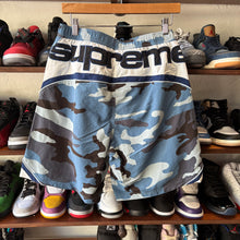 Load image into Gallery viewer, Supreme Shorts Size S
