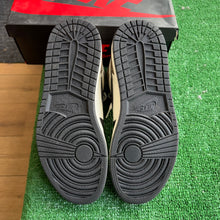 Load image into Gallery viewer, Jordan Mocha 1s Size 9
