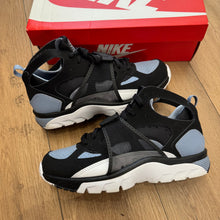 Load image into Gallery viewer, Nike Air Trainer Huaraches Size 9.5
