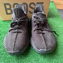 Load image into Gallery viewer, Adidas Yeezy Onyx 350V2s Size 7
