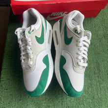 Load image into Gallery viewer, Nike Air Max 1s Size 9

