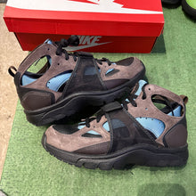 Load image into Gallery viewer, Nike Baroque Brown Air Trainer Huaraches Size 9.5
