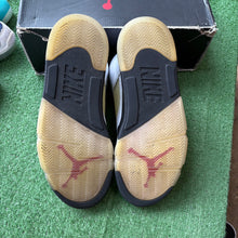 Load image into Gallery viewer, Jordan Fire Red 5s Size 10

