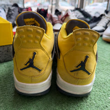 Load image into Gallery viewer, Jordan Lightning 4s Size 9
