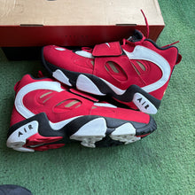 Load image into Gallery viewer, Nike Diamond Turfs Size 13
