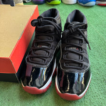Load image into Gallery viewer, Jordan Bred 11s Size 9.5
