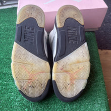 Load image into Gallery viewer, Jordan Medium Pink 5s Size 11.5
