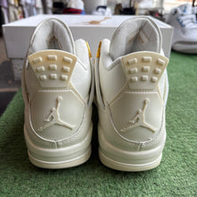 Load image into Gallery viewer, Jordan Metallic Gold 4s Size 8.5W/7M

