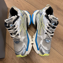 Load image into Gallery viewer, Balenciaga Runners Size 41
