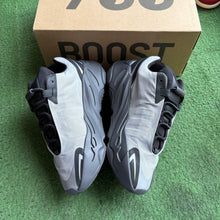 Load image into Gallery viewer, Yeezy Metallic MNVN 700s Size 6
