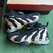 Load image into Gallery viewer, Nike Vegas Air Max DT 96s Size 10.5

