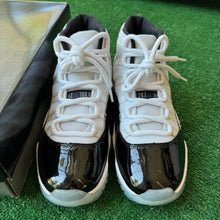 Load image into Gallery viewer, Jordan Concord 11s Size 7.5
