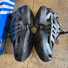 Load image into Gallery viewer, Adidas Black Adifoam Climacools Size 7Y
