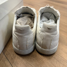 Load image into Gallery viewer, Maison Margiela Gats Size 39.5
