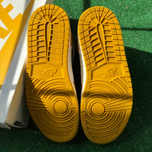 Load image into Gallery viewer, Jordan Ochre 1s Size 9

