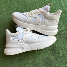 Load image into Gallery viewer, Alexander McQueen Sneakers Size 43
