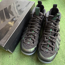 Load image into Gallery viewer, Nike Pine Green Foamposites Pros Size 11
