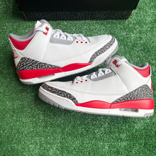 Load image into Gallery viewer, Jordan Fire Red 3s Size 9
