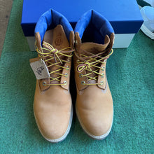 Load image into Gallery viewer, Timberland x Victor Victor 6in Premium Boots Size 9
