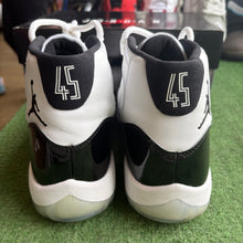 Load image into Gallery viewer, Jordan Concord 11s Size 10.5
